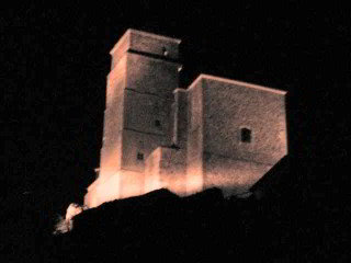 Iglesia de la Virgen de la Asunción iluminada por la noche